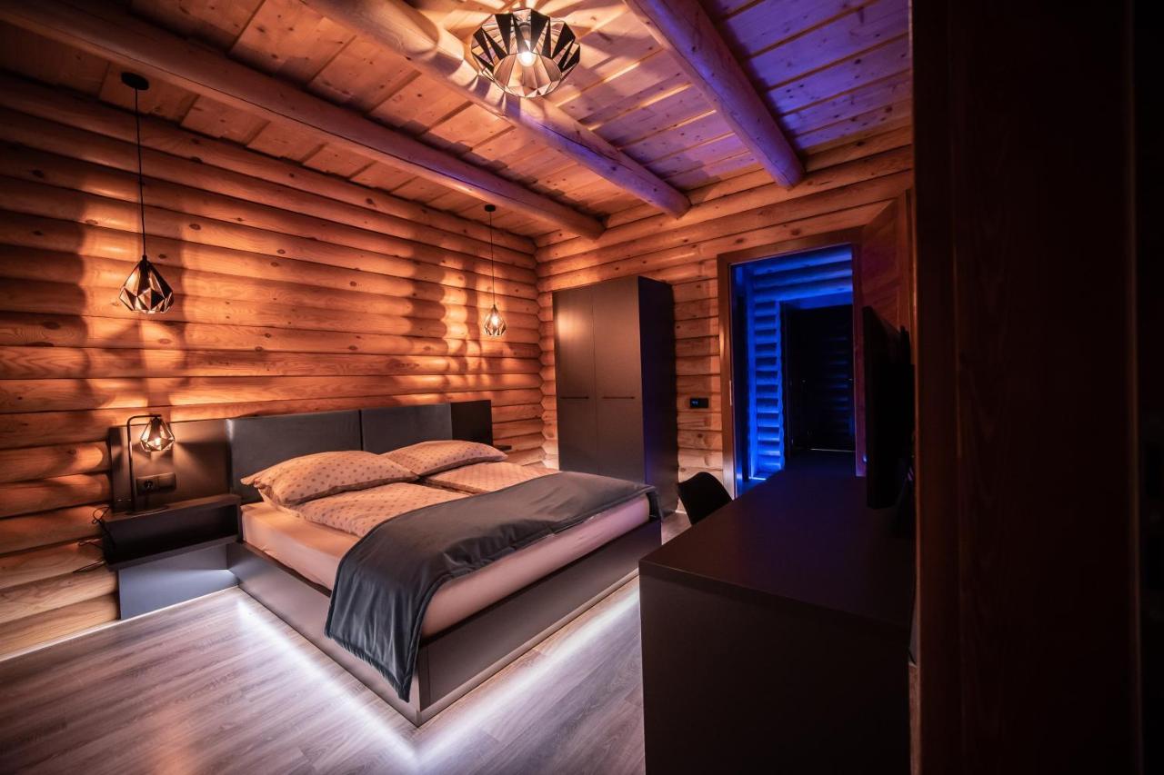 Mitosz Apartman Gyomaendrőd Buitenkant foto