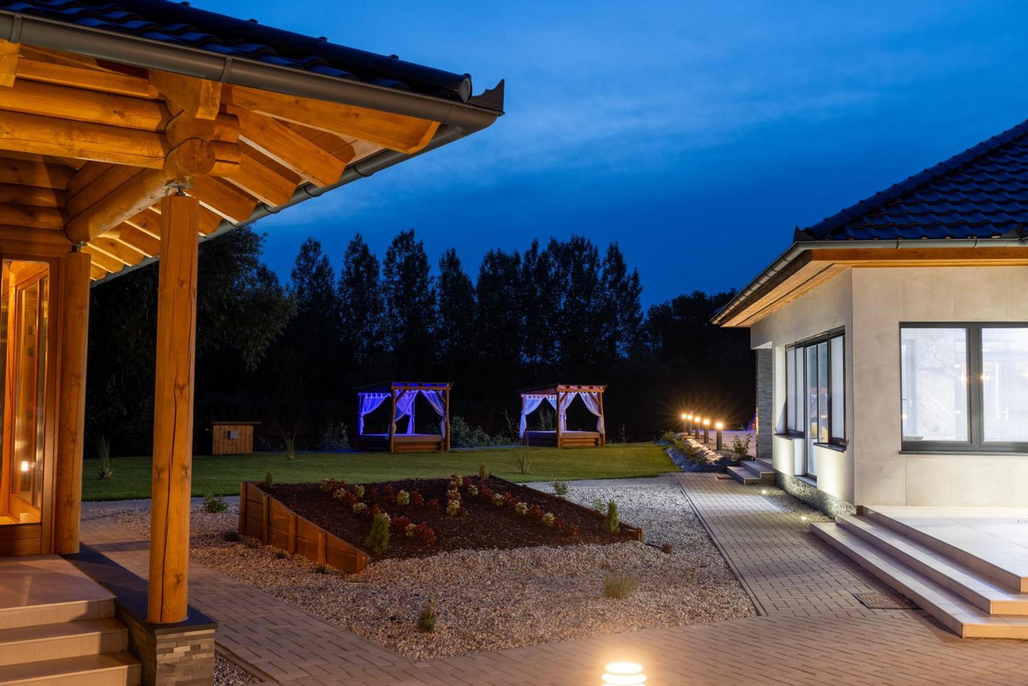 Mitosz Apartman Gyomaendrőd Buitenkant foto